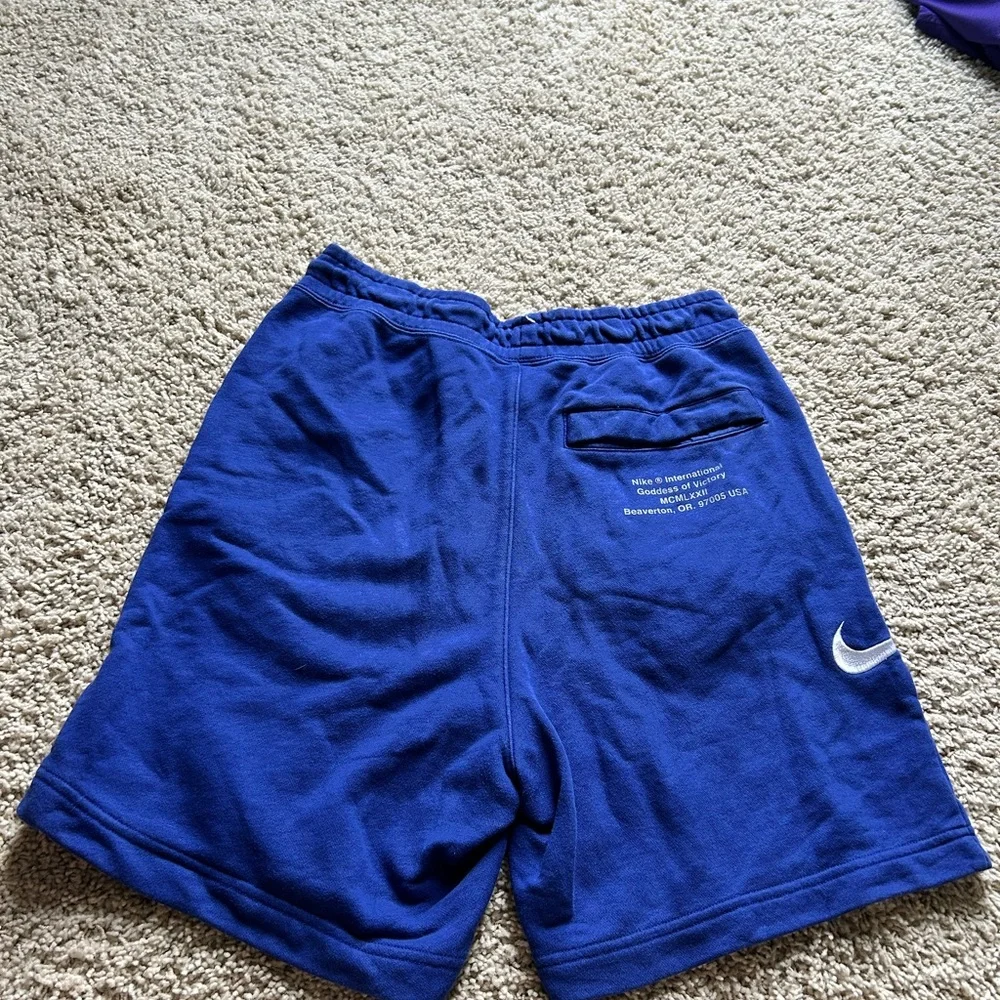 Nike Men's Blue Shorts - Picture 2 of 5